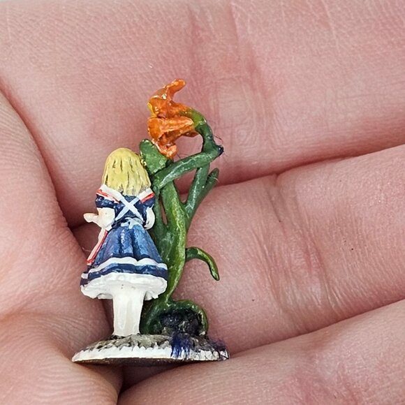 Vintage Olszewski Goebel Miniature Figurine Alice In The Garden 670-P - Picture 6 of 8